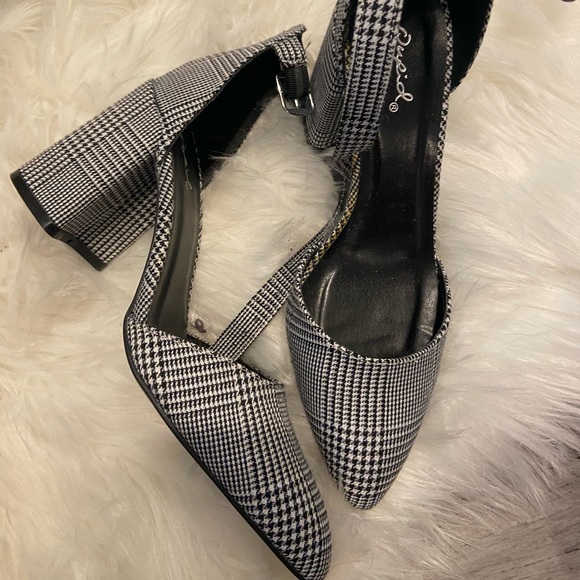 Heels - Picture 2 of 3